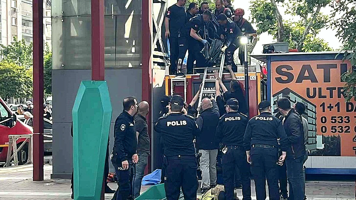 Manisa'da Asansörde Sıkışan Genç Hayatını Kaybetti