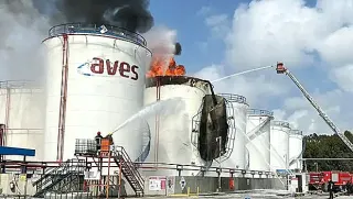 Mersin'deki Yakıt Tankı Yangını Kontrol Altına Alındı