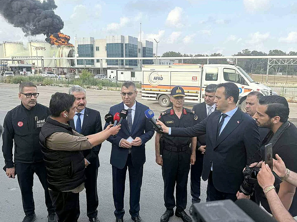 Mersin'deki Yangında Öncelik Sıçramayı Önlemek