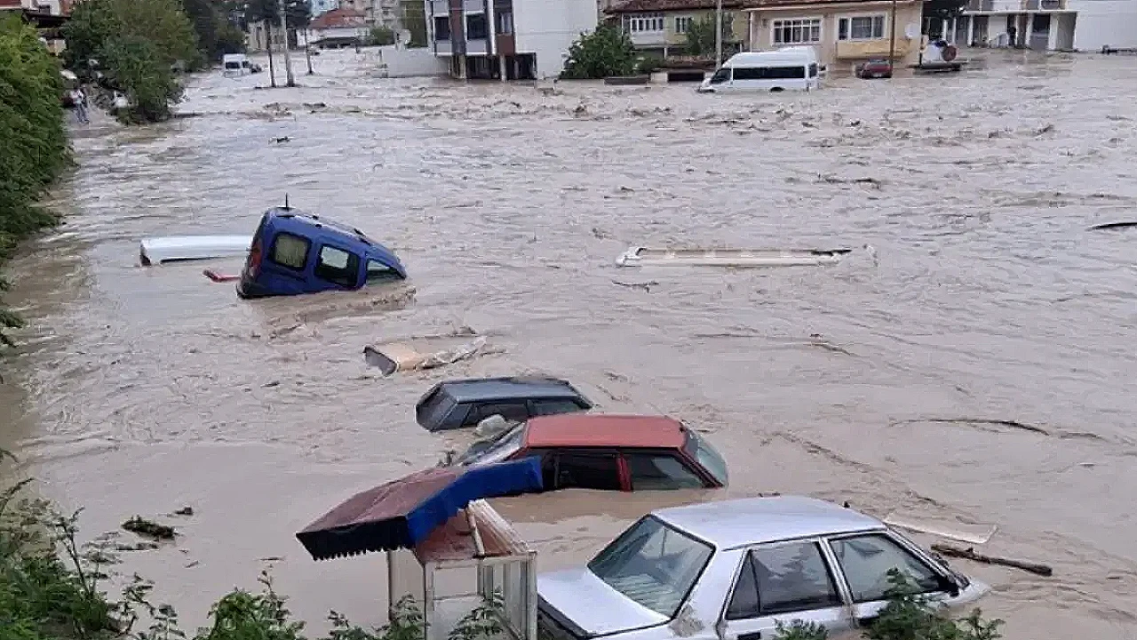 Sağanak ve Dolu Afeti: Türkiye Genelinde Hayat Durdu
