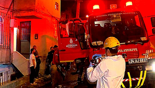 Sakarya'da 3 Katlı Binada Yangın: 4 Yaralı