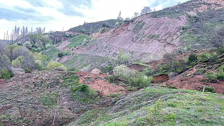 Tokat'ta Heyelan Anı Güvenlik Kamerasına Yansıdı