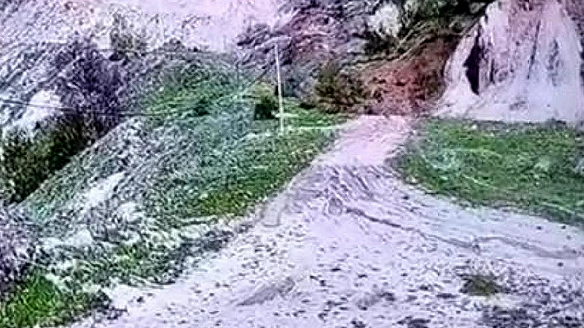 Tokat'ta Toprak Kayması Güvenlik Kamerasına Yansıdı